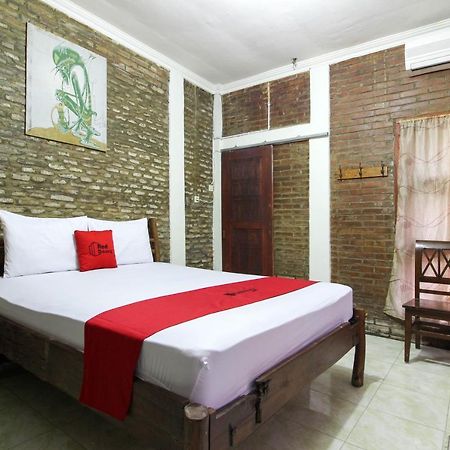 Reddoorz Near Rumah Sakit Wirosaban Salakan Εξωτερικό φωτογραφία