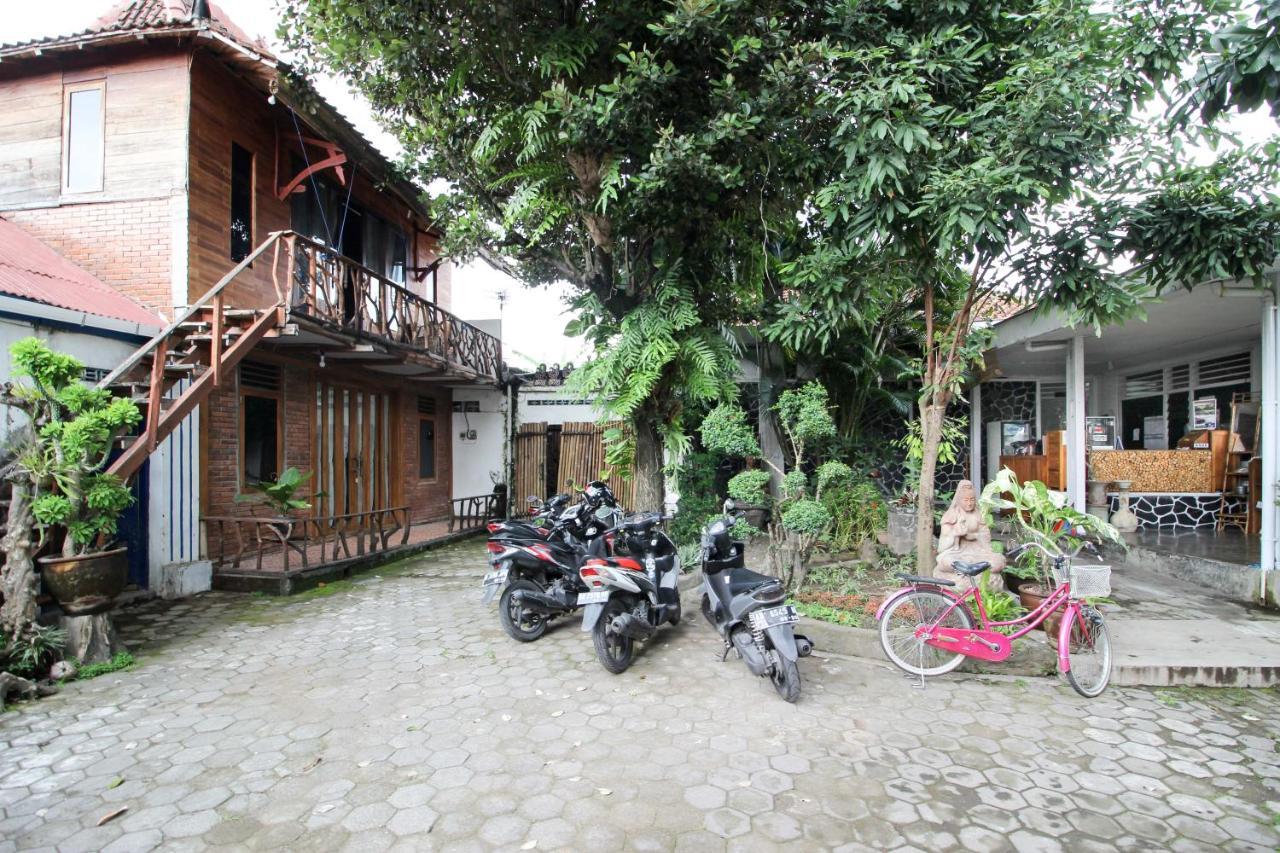 Reddoorz Near Rumah Sakit Wirosaban Salakan Εξωτερικό φωτογραφία
