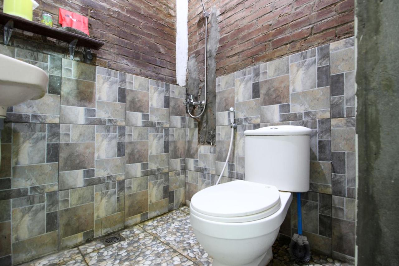 Reddoorz Near Rumah Sakit Wirosaban Salakan Εξωτερικό φωτογραφία