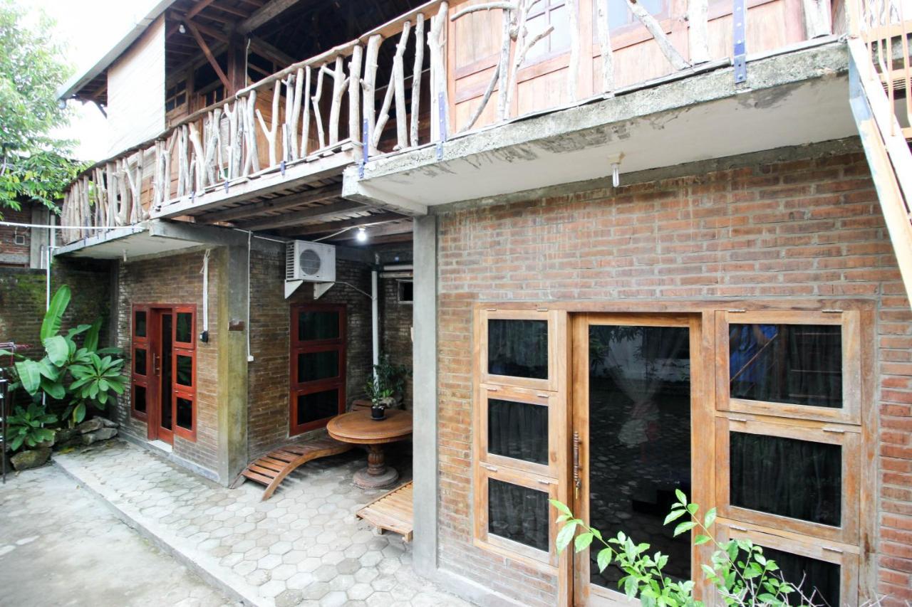 Reddoorz Near Rumah Sakit Wirosaban Salakan Εξωτερικό φωτογραφία
