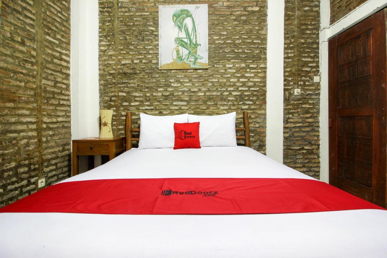 Reddoorz Near Rumah Sakit Wirosaban Salakan Εξωτερικό φωτογραφία