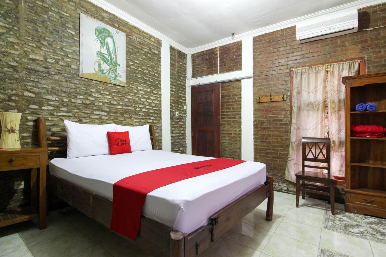 Reddoorz Near Rumah Sakit Wirosaban Salakan Εξωτερικό φωτογραφία