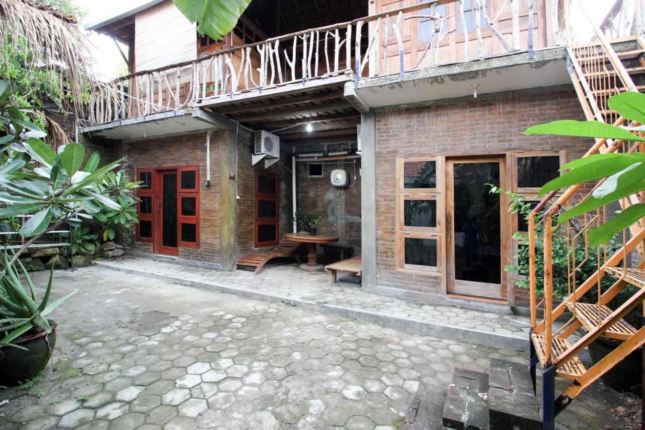 Reddoorz Near Rumah Sakit Wirosaban Salakan Εξωτερικό φωτογραφία