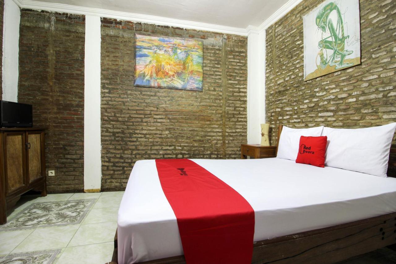 Reddoorz Near Rumah Sakit Wirosaban Salakan Εξωτερικό φωτογραφία