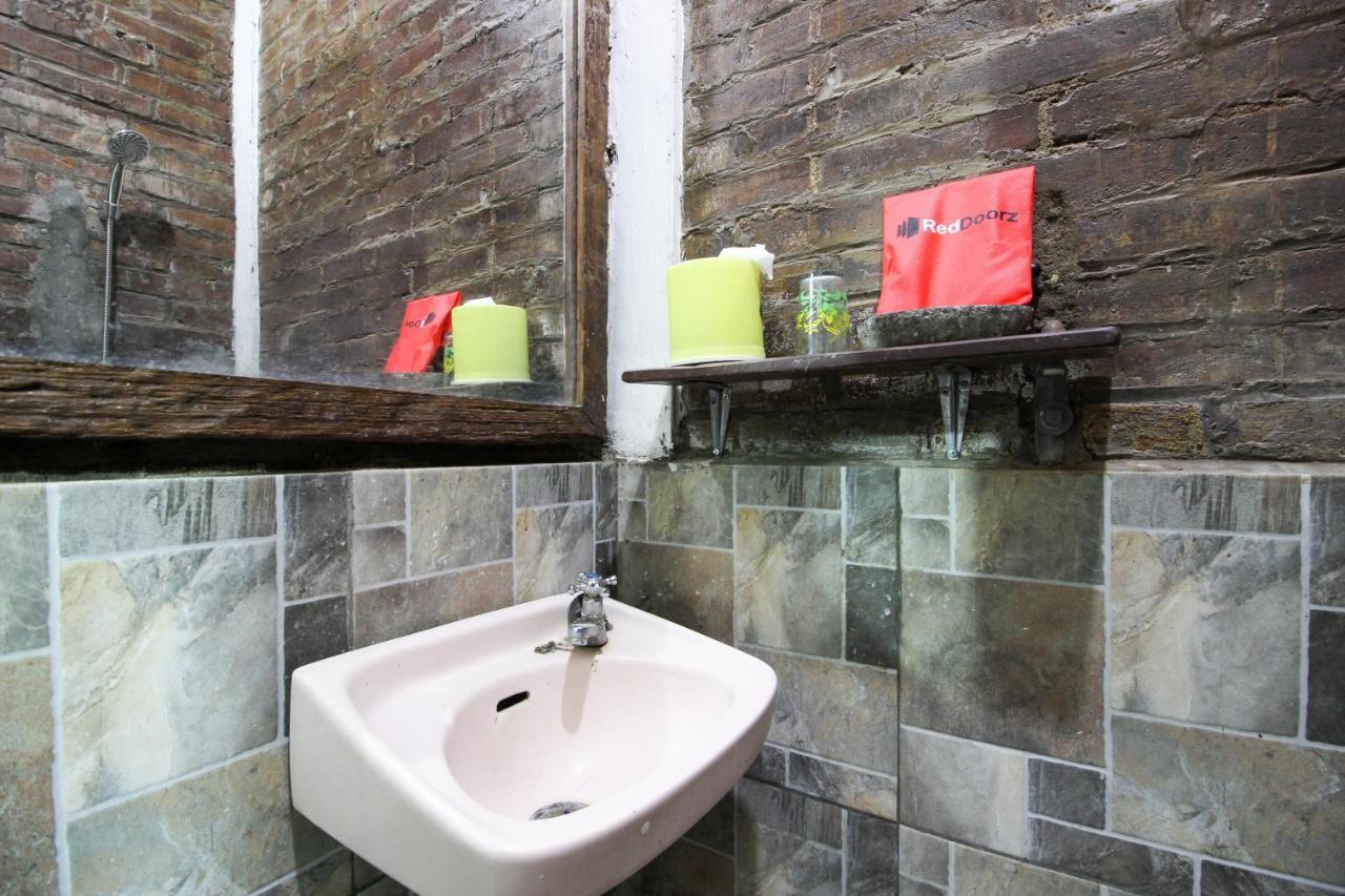 Reddoorz Near Rumah Sakit Wirosaban Salakan Εξωτερικό φωτογραφία