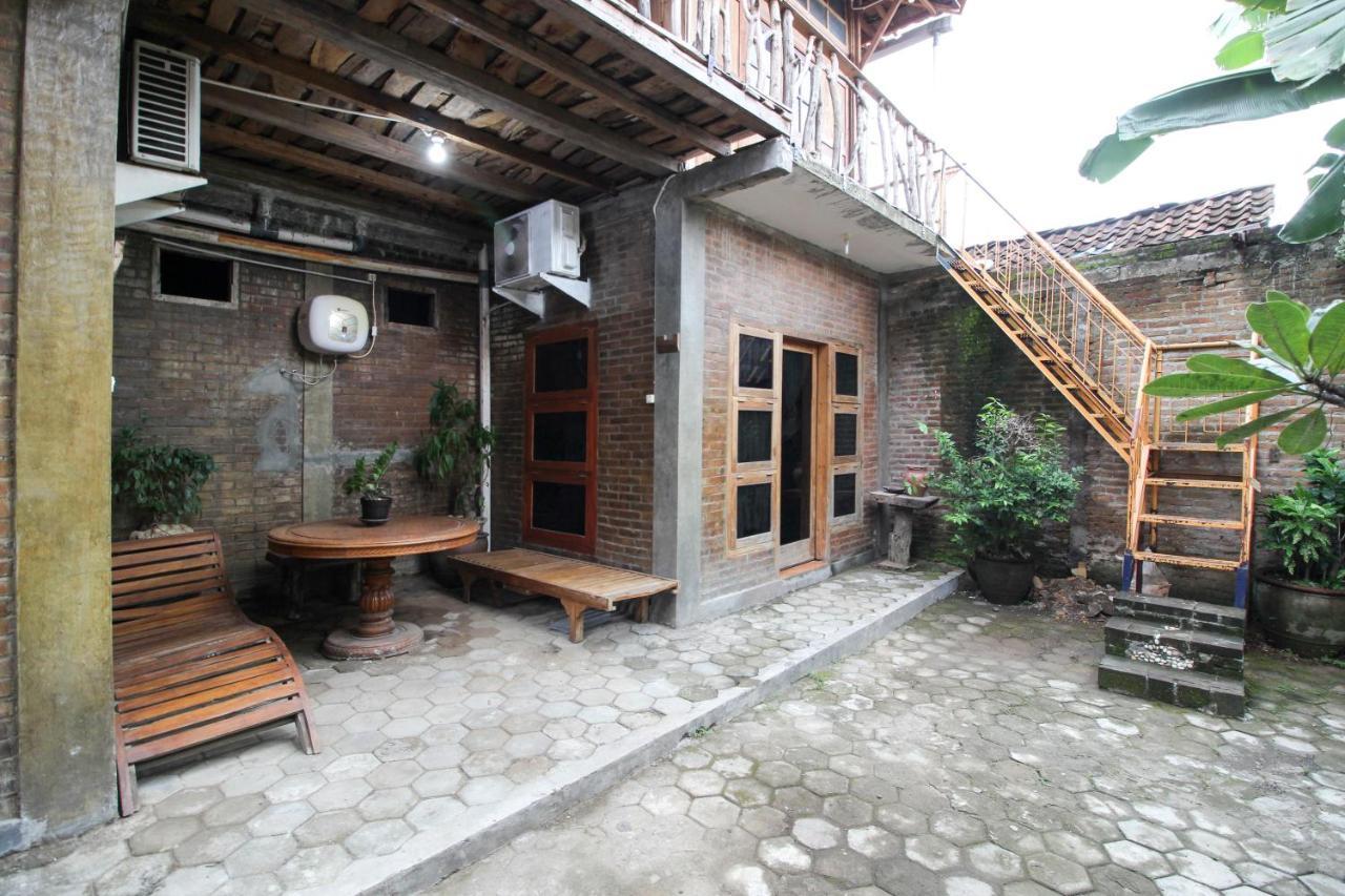 Reddoorz Near Rumah Sakit Wirosaban Salakan Εξωτερικό φωτογραφία